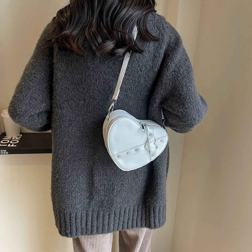 Vintage Y2K Small Chain Rivet Shoulder Bag Heart Shaped Purse Handbag Red PU Leather Gothic Tote Bag Fashion Women Crossbody Bag