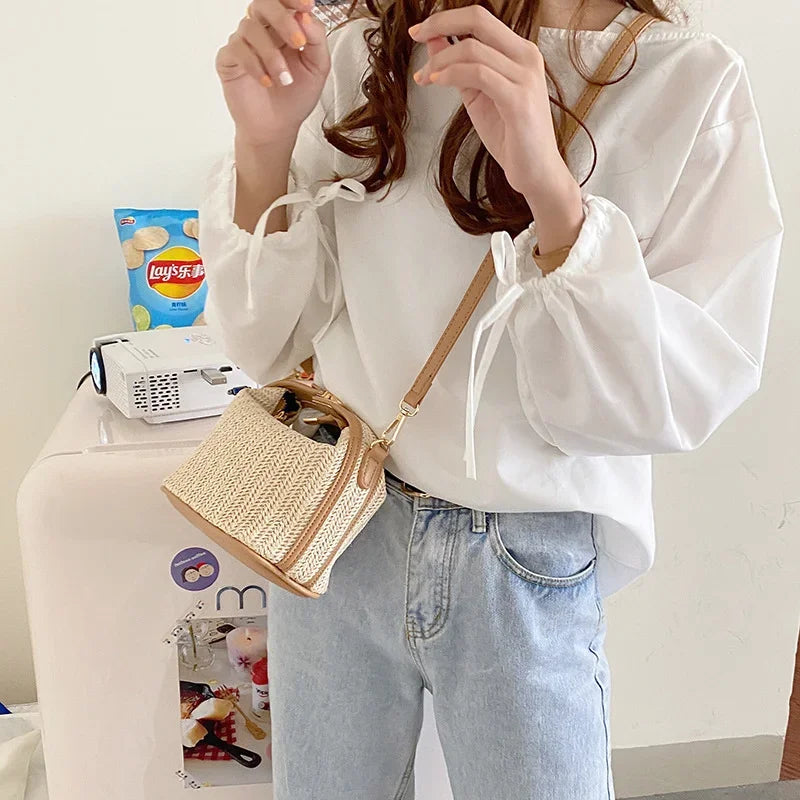 2024 New Handmade Straw Crossbody Bags Women's Vintage Bohemian Small Knitting Summer Purse Handbag Vacational Bucket Beach Bags