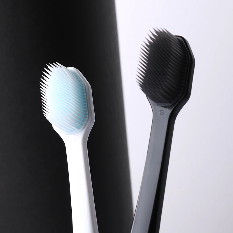 4-nanometer silicone toothbrushes Small brush head black and white Suitable for adults Soft silicone brush