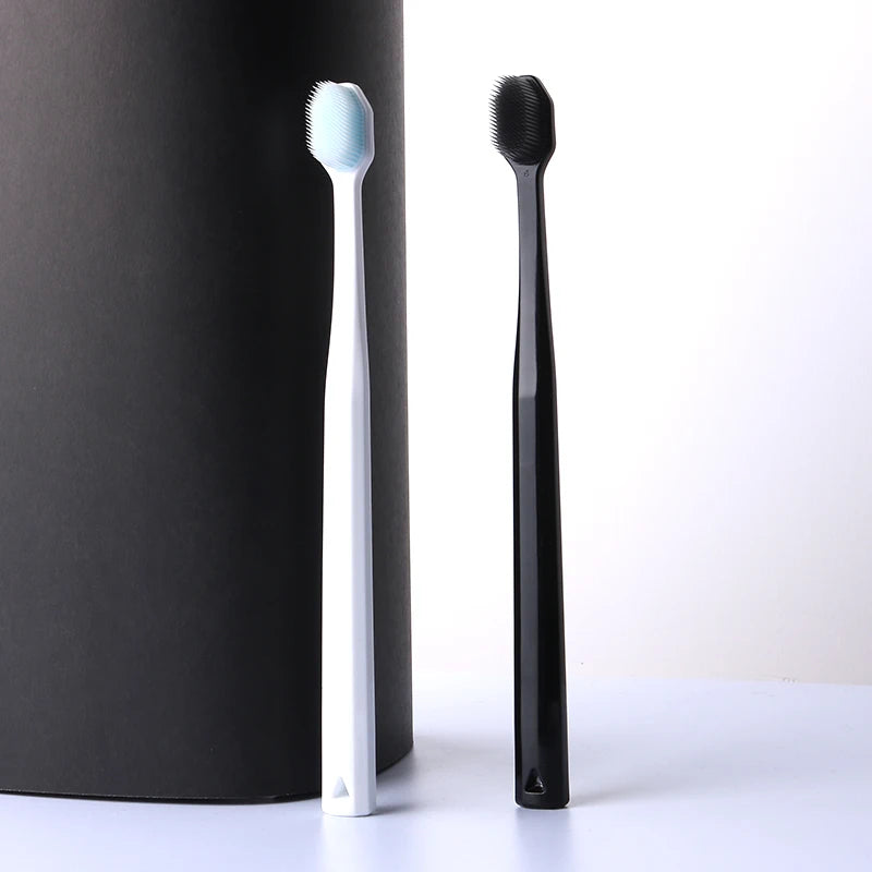 4-nanometer silicone toothbrushes Small brush head black and white Suitable for adults Soft silicone brush