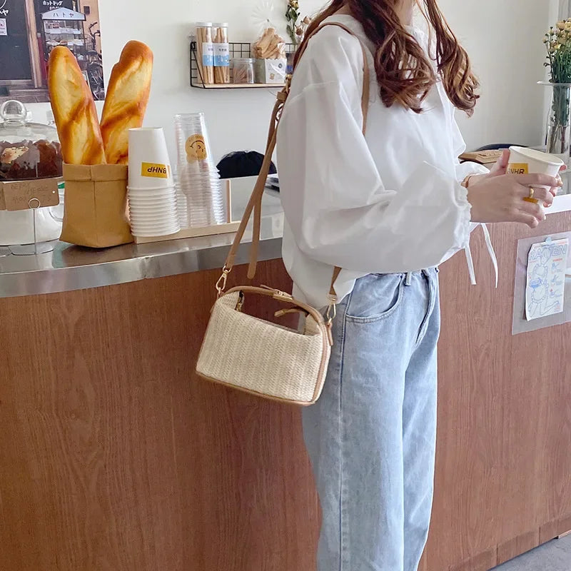 2024 New Handmade Straw Crossbody Bags Women's Vintage Bohemian Small Knitting Summer Purse Handbag Vacational Bucket Beach Bags